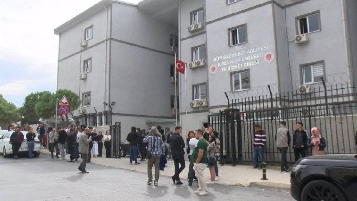 Büyükçekmece Adliyesi nin ek hizmet binasında yangın