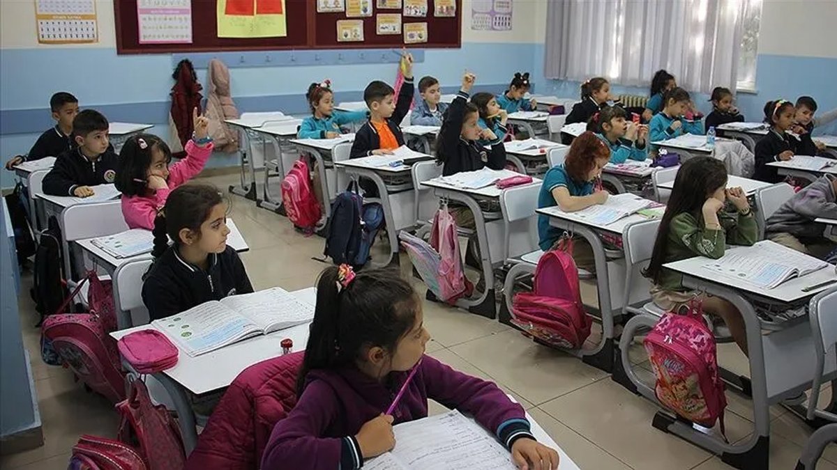 Marmara daki deprem sonrası o ilçede okullar tatil edildi