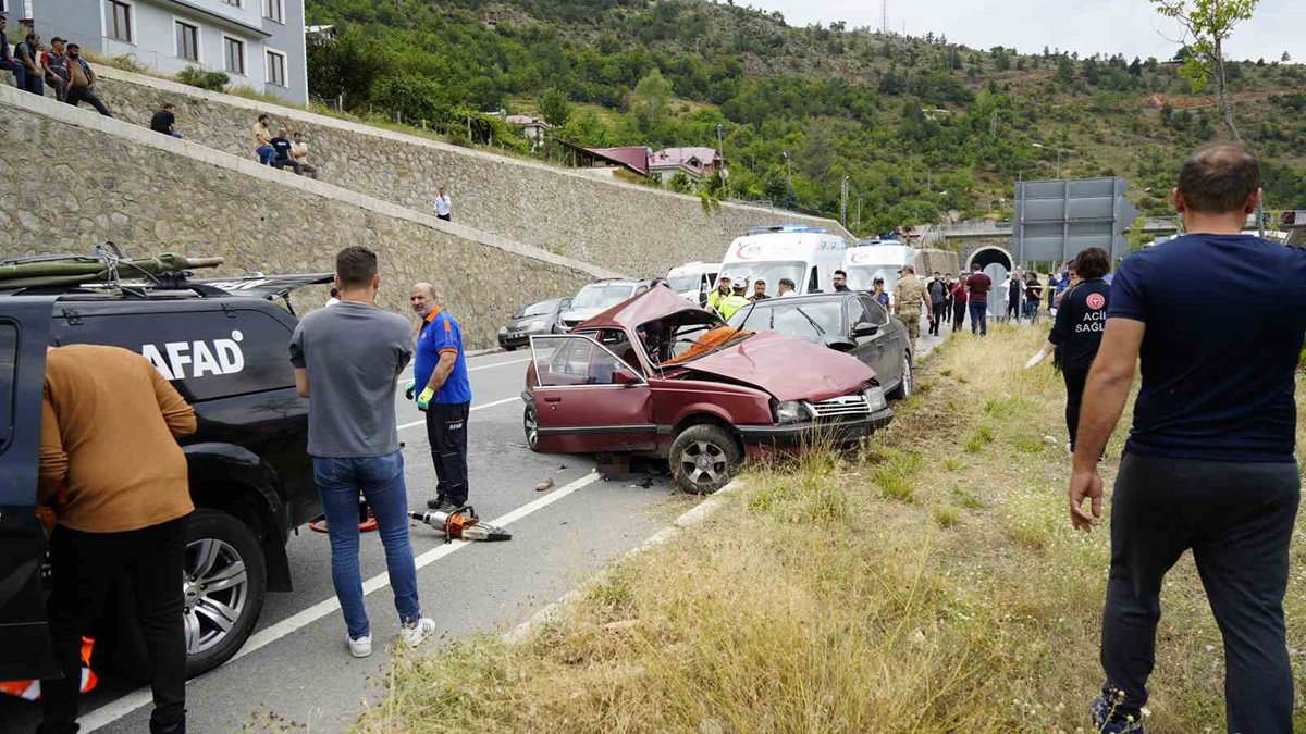 Gümüşhane de feci kaza Yaşlı çift öldü 2 kişi yaralandı