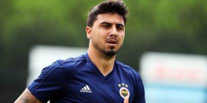 Trabzonspor A Imza Atan Ozan Tufan Fenerbah E Taraftar N K Zd Rd