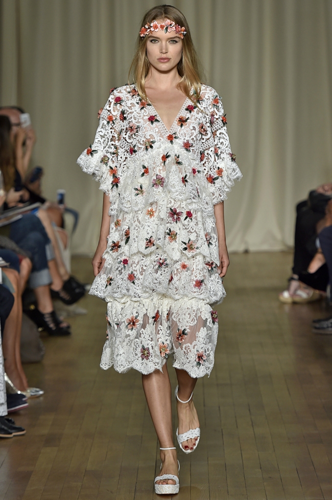 Dünya podyumlarından 2015 ilkbahar-yaz modası 16