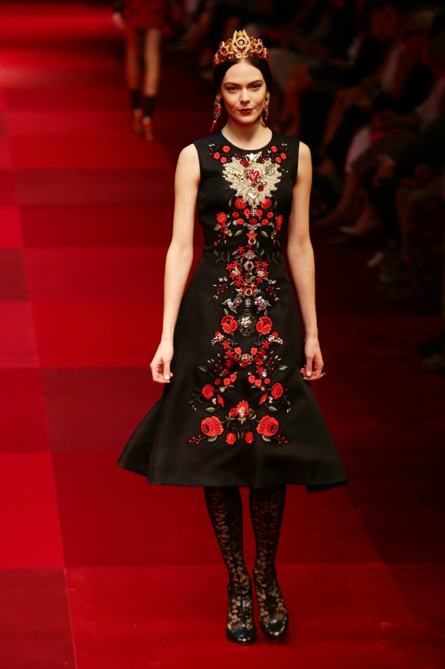 Dünya podyumlarından 2015 ilkbahar-yaz modası 18