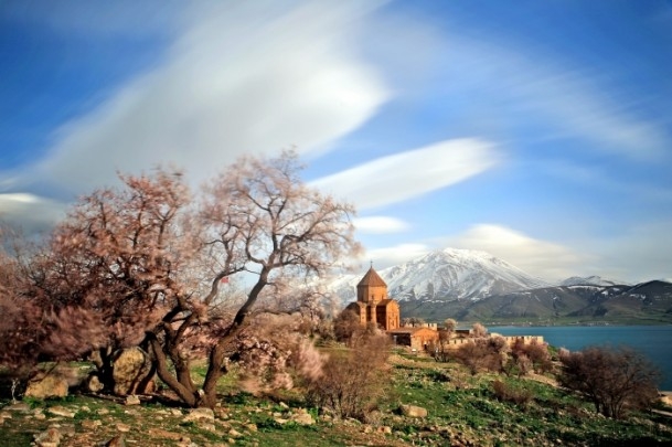 Akdamar güzelliğiyle büyülüyor 2