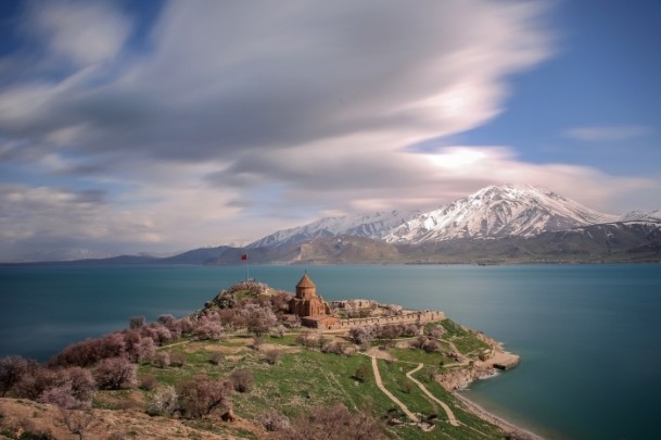 Akdamar güzelliğiyle büyülüyor 5
