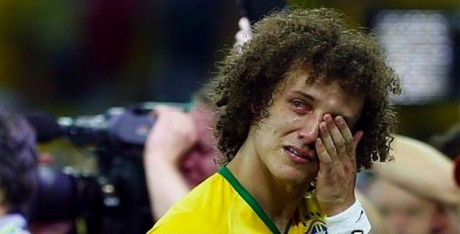 Sosyal medya David Luiz'in yediği çalımı konuşuyor 31