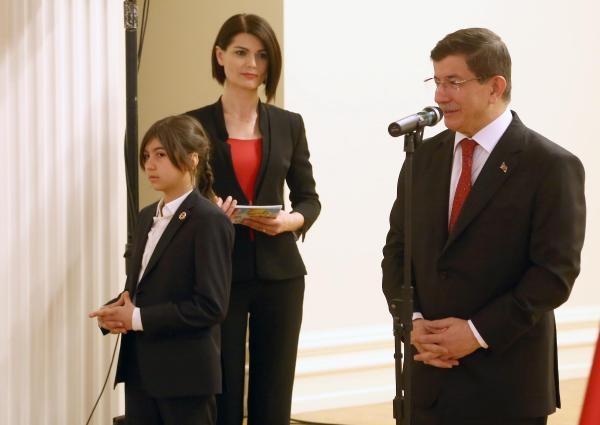 Davutoğlu çocuklarla bir araya geldi 16