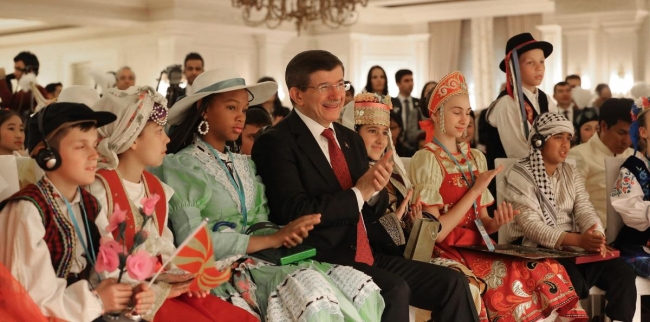 Davutoğlu çocuklarla bir araya geldi 1