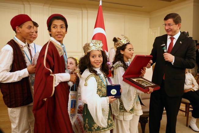 Davutoğlu çocuklarla bir araya geldi 10