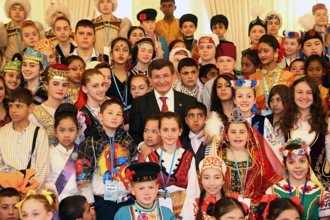 Davutoğlu çocuklarla bir araya geldi 12