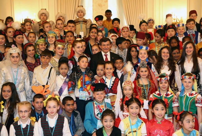 Davutoğlu çocuklarla bir araya geldi 13