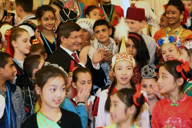Davutoğlu çocuklarla bir araya geldi 14