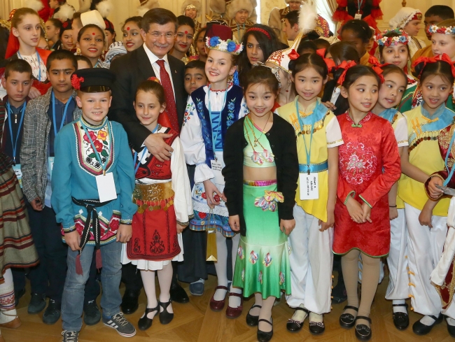 Davutoğlu çocuklarla bir araya geldi 15