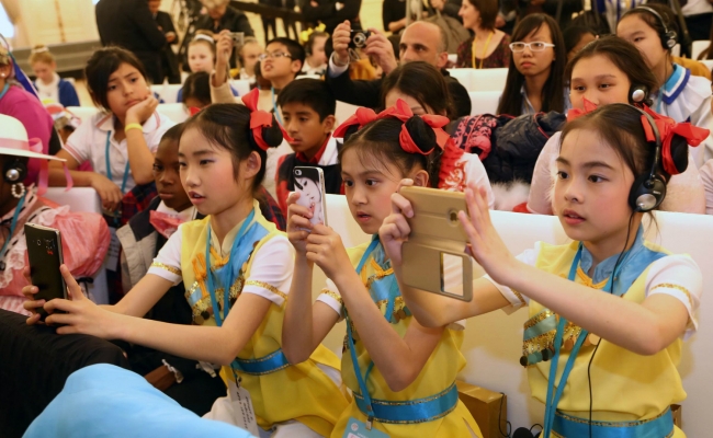 Davutoğlu çocuklarla bir araya geldi 4