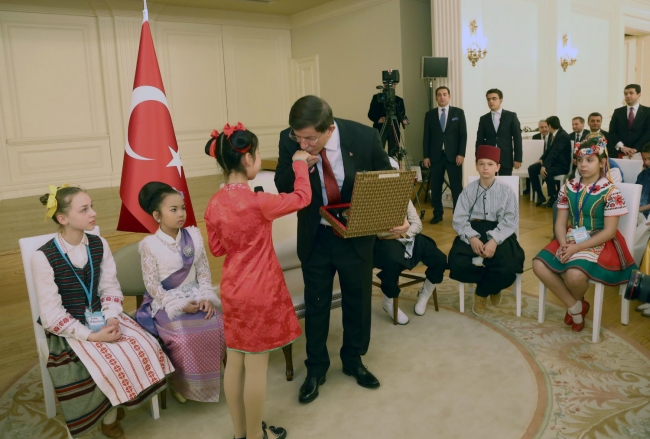 Davutoğlu çocuklarla bir araya geldi 5