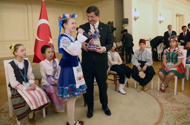 Davutoğlu çocuklarla bir araya geldi 7