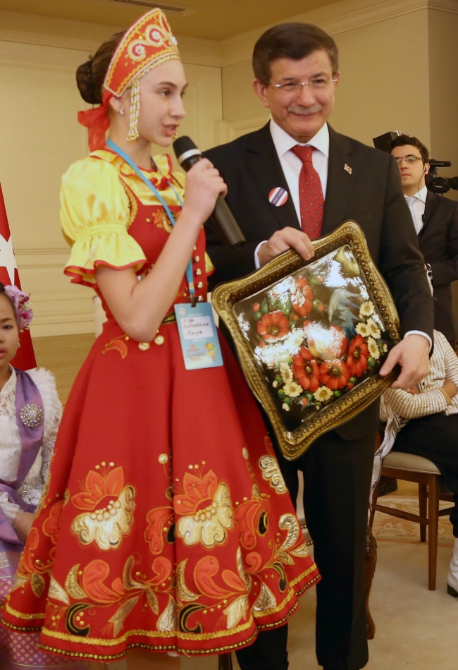 Davutoğlu çocuklarla bir araya geldi 8