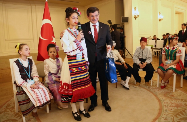 Davutoğlu çocuklarla bir araya geldi 9