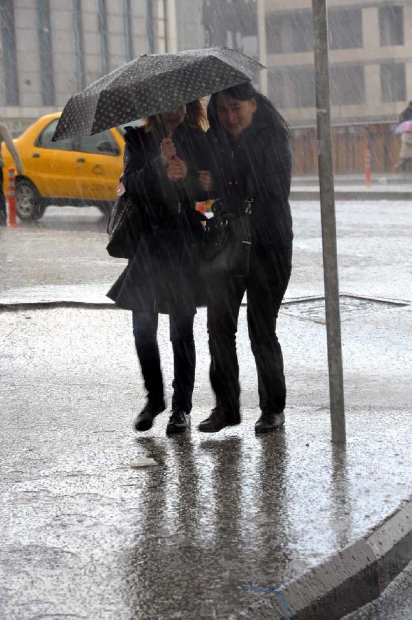 Dolu İstanbul'u beyaza bürüdü 2