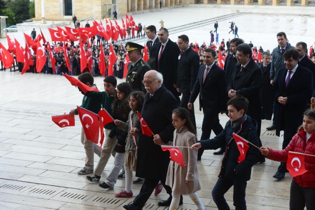 23 Nisan neşesi... 24