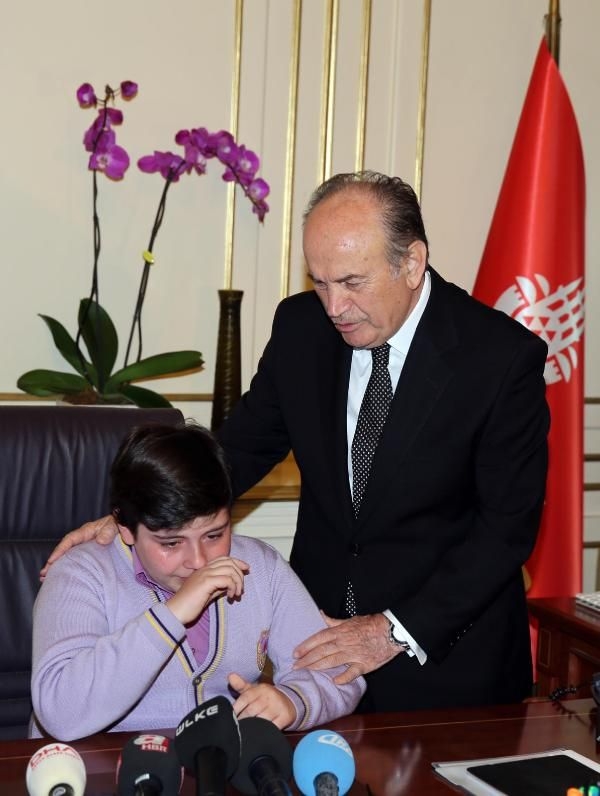 İlk talimatını verdi, gözyaşlarına boğuldu 2