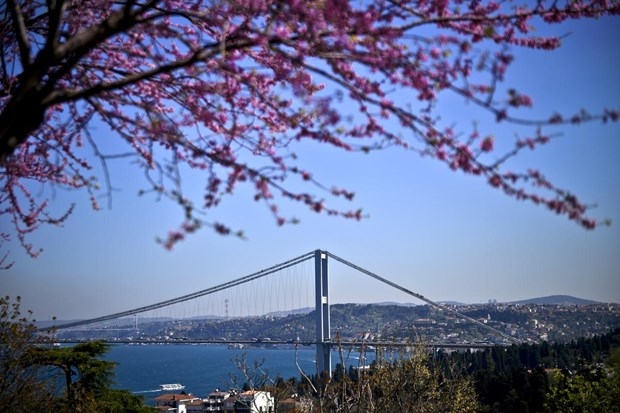 İstanbul'da erguvan vakti 3