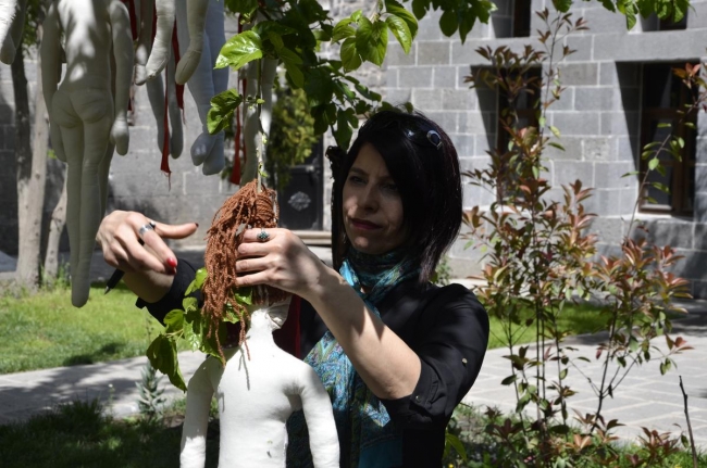 Kadına şiddete "bez bebekli" tepki 2