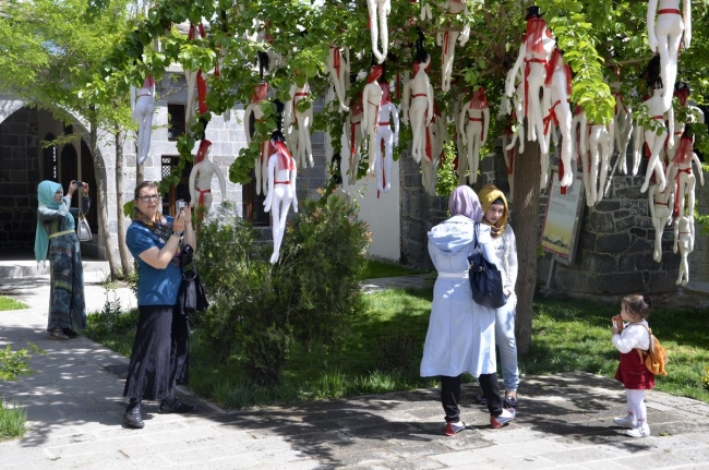 Kadına şiddete "bez bebekli" tepki 5