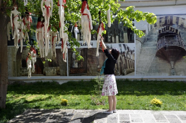 Kadına şiddete "bez bebekli" tepki 7