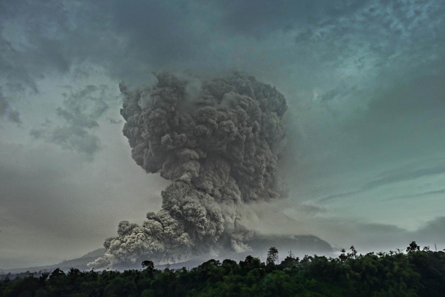Sinabung yanardağı'nda patlama 11