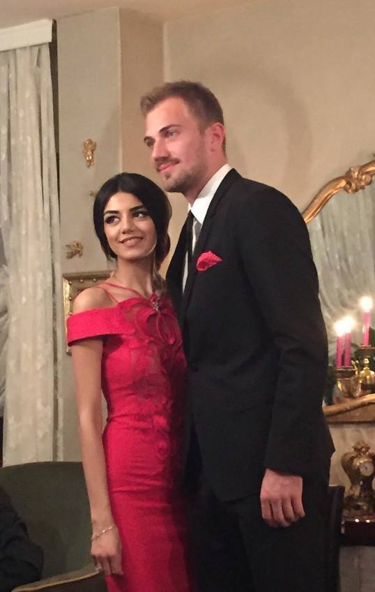 Fenerbahçe'nin kalecisi Mert Günok nişanlandı 9