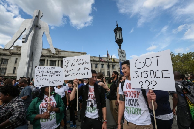 ABD "Baltimore" için ayakta 1