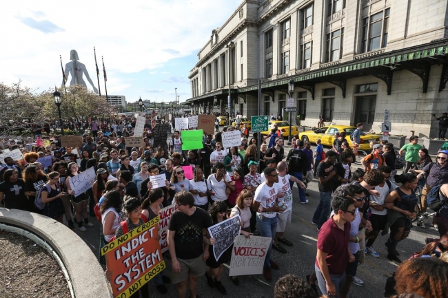 ABD "Baltimore" için ayakta 4