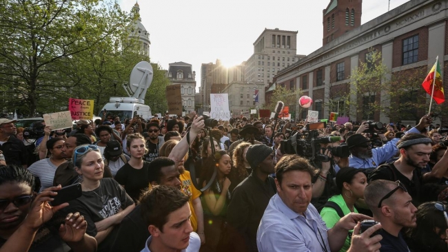 ABD "Baltimore" için ayakta 13