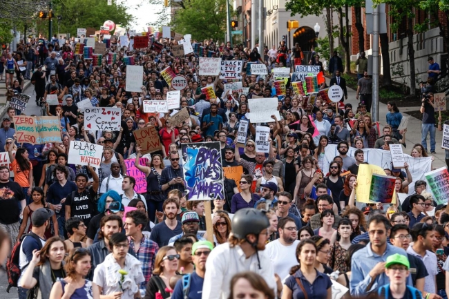 ABD "Baltimore" için ayakta 24