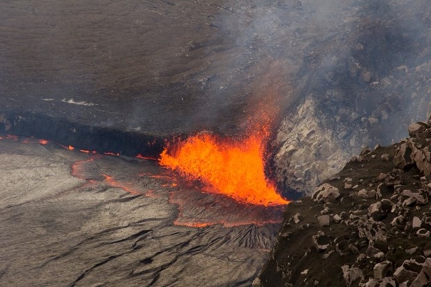 Lav denizi akmaya başladı 12