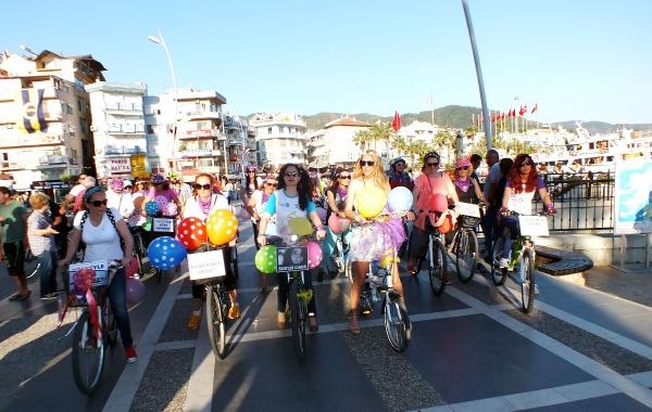 'Süslü kadınlar' bisiklet turu 6