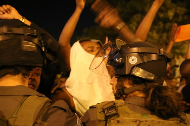 İsrail'de "ırkçı" polis şiddeti 6