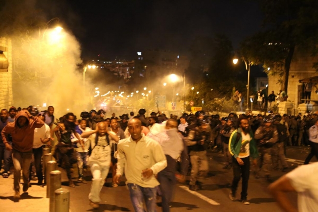 İsrail'de "ırkçı" polis şiddeti 10