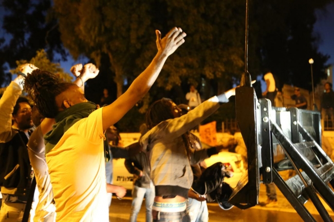 İsrail'de "ırkçı" polis şiddeti 12