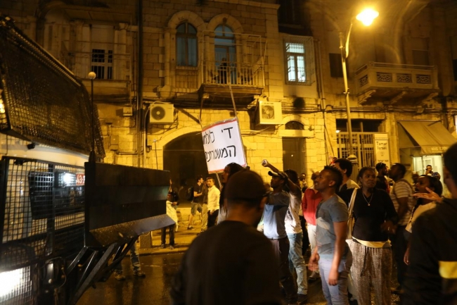 İsrail'de "ırkçı" polis şiddeti 13