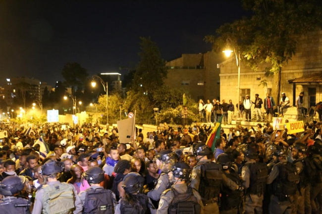 İsrail'de "ırkçı" polis şiddeti 14