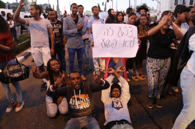 İsrail'de "ırkçı" polis şiddeti 18