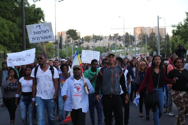 İsrail'de "ırkçı" polis şiddeti 19