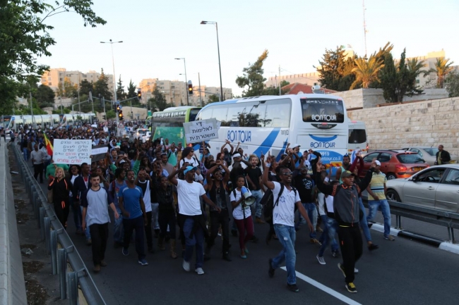 İsrail'de "ırkçı" polis şiddeti 21