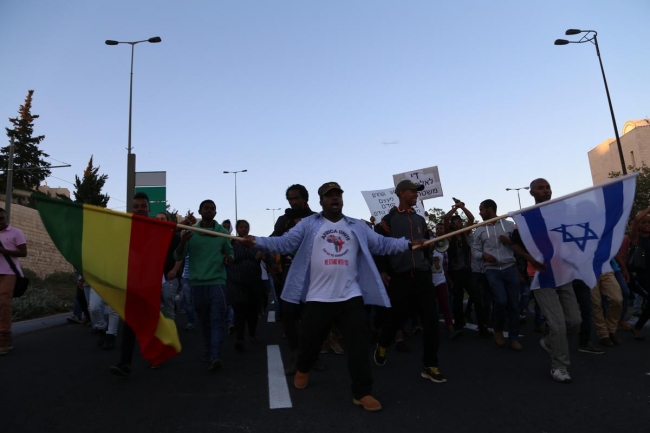 İsrail'de "ırkçı" polis şiddeti 22