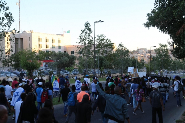 İsrail'de "ırkçı" polis şiddeti 23