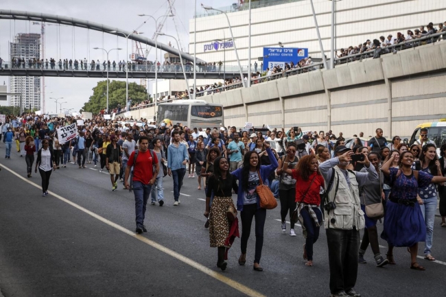 İsrail'de "ırkçı" polis şiddeti 30