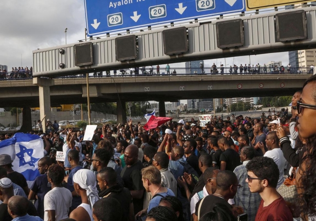 İsrail'de "ırkçı" polis şiddeti 32