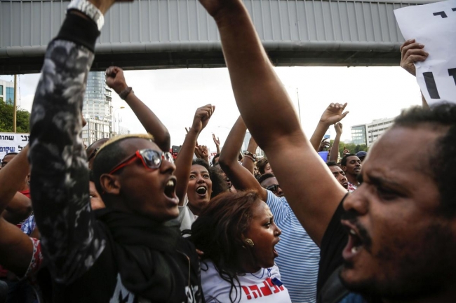 İsrail'de "ırkçı" polis şiddeti 34