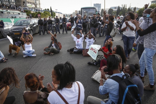 İsrail'de "ırkçı" polis şiddeti 35